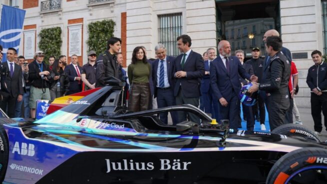 Ayuso recibe a la Fórmula E: «Somos una región imprescindible en el deporte y el motor»