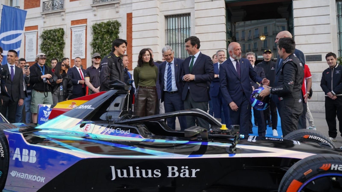 Ayuso recibe a la Fórmula E: «Somos una región imprescindible en el deporte y el motor»