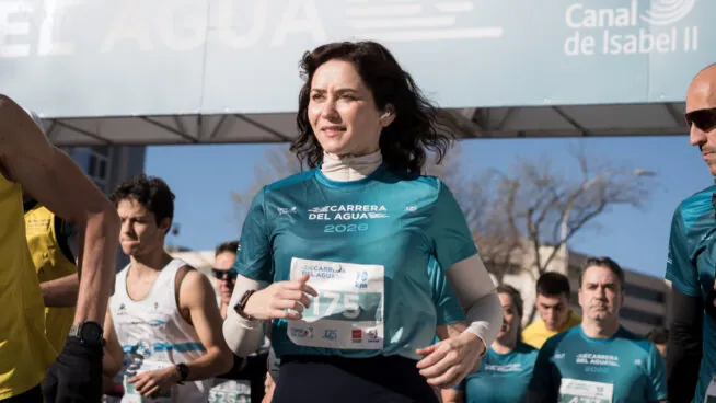 Las zapatillas de correr que le han llevado a Ayuso a su mejor marca: una edición especial de Madrid por 120 euros