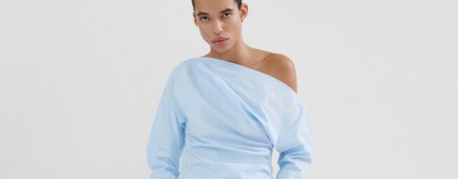 Ni 'top' ni camiseta: las blusas de estampado de Zara, Mango y Primark perfectas para combinar con vaqueros esta primavera