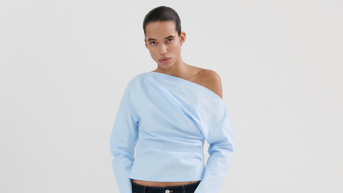 Ni ‘top’ ni camiseta: las blusas de estampado de Zara, Mango y Primark perfectas para combinar con vaqueros esta primavera