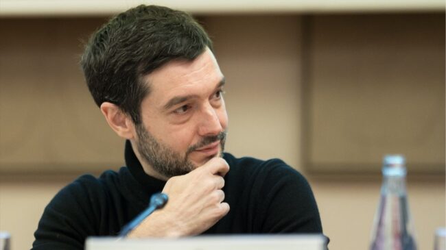 Consumo avisa a 13 fondos e inmobiliarias de que han de aceptar prorrogar alquileres