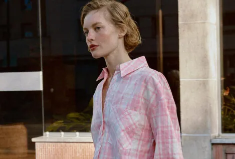 La camisa de cuadros vuelve a estar de moda y Zara nos invita a sumarnos a la tendencia apostando por su aspecto más original