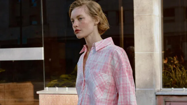 La camisa de cuadros vuelve a estar de moda y Zara nos invita a sumarnos a la tendencia apostando por su aspecto más original