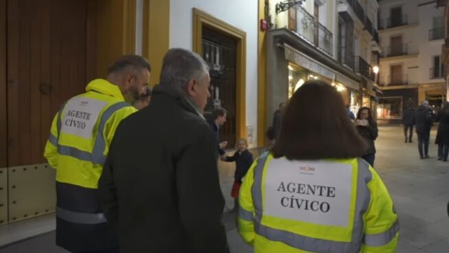 Los serenos que recorren los barrios de Sevilla denuncian falta de medios tras varios incidentes