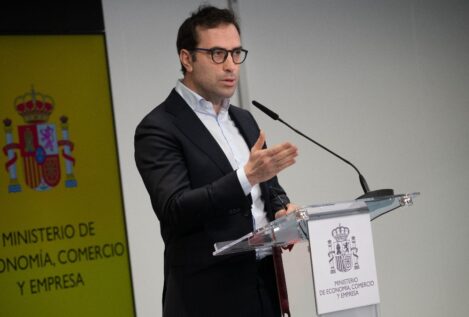 El Gobierno aprobará medidas fiscales para bajar la luz y estudia cómo abaratar el fuel