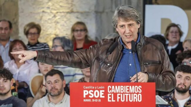 El líder del PSOE mantiene a su hermana en la alcaldía de Soria con un contrato ya vencido