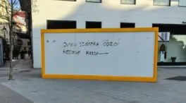 Vox denuncia pintadas en su caseta electoral en Valladolid