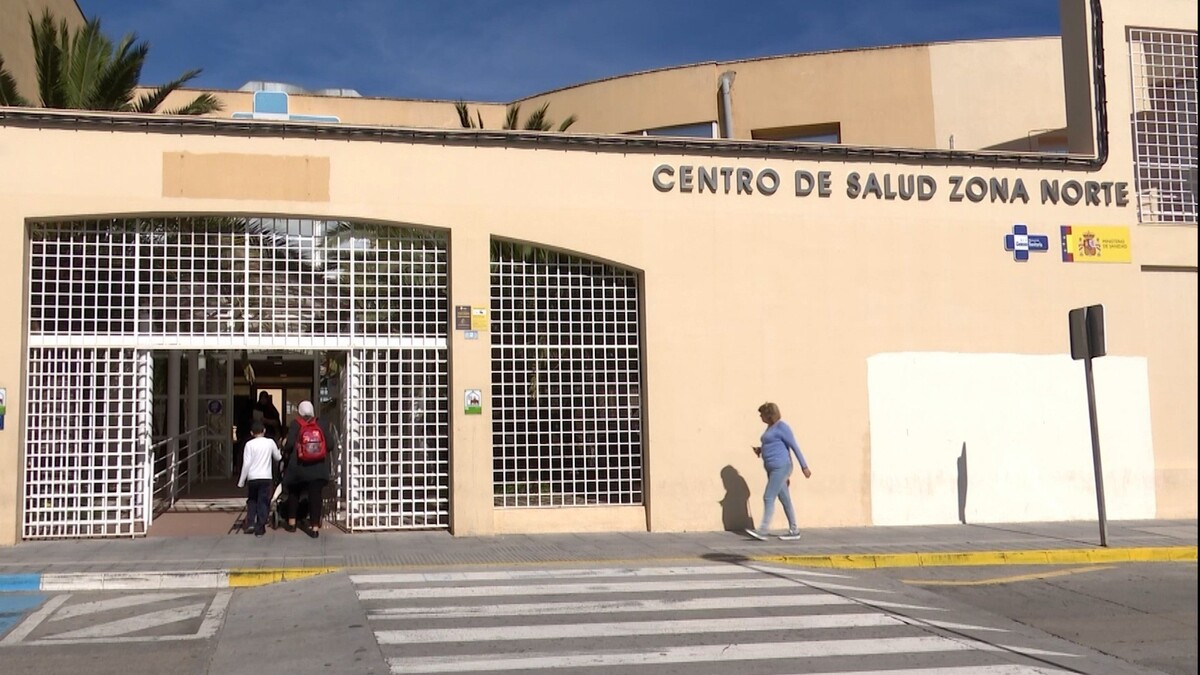 La mitad de la gente de Ceuta y Melilla debe viajar por asistencia médica, según un estudio