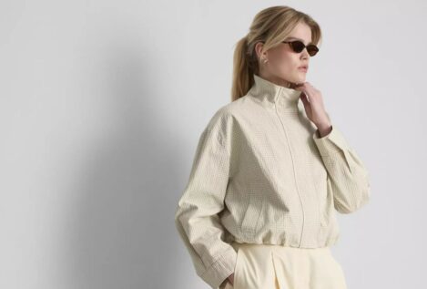 Zara, Mango y Primark coinciden: estas chaquetas serán tus básicos para combinar con vaqueros en Semana Santa 2026