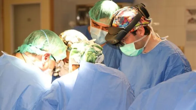 Denuncian a dos clínicas de Orense por inflar facturas de operaciones maxilofaciales