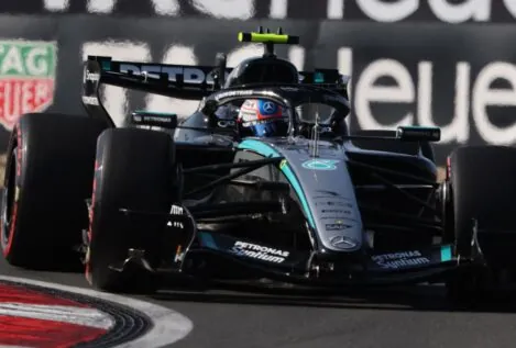 Antonelli aprovecha los problemas de Russell en otro jarro de agua fría para Alonso y Sainz