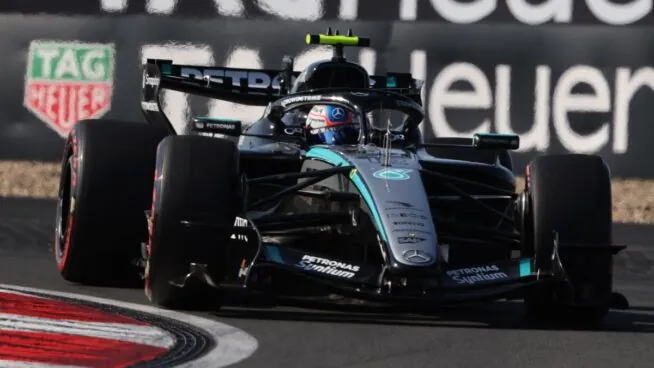 Antonelli aprovecha los problemas de Russell en otro jarro de agua fría para Alonso y Sainz