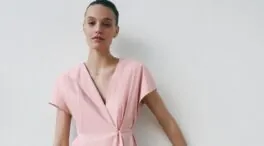 Ni rojo ni negro: el color tendencia de Zara para vestidos de invitada de boda esta primavera verano