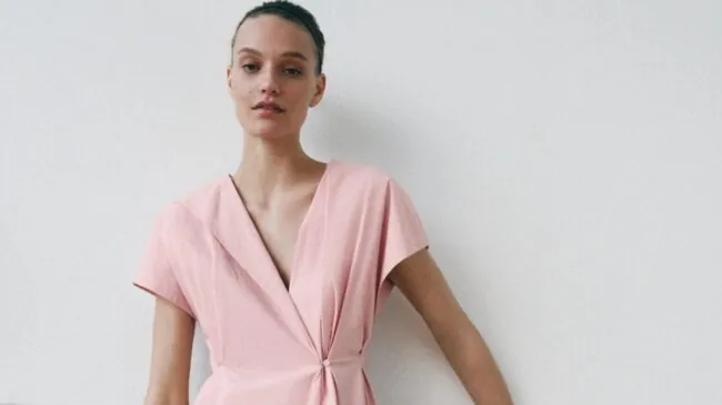 Ni rojo ni negro: el color tendencia de Zara para vestidos de invitada de boda esta primavera verano