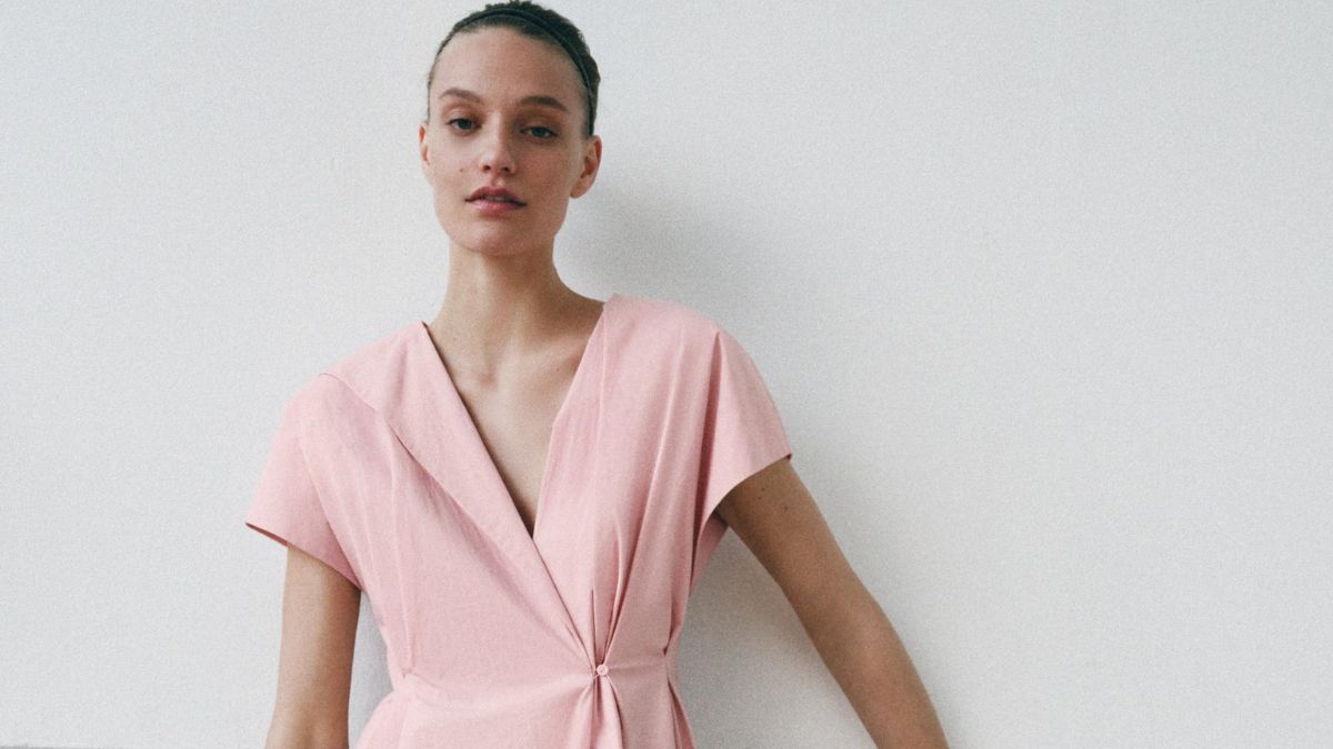 Ni rojo ni negro: el color tendencia de Zara para vestidos de invitada de boda esta primavera verano