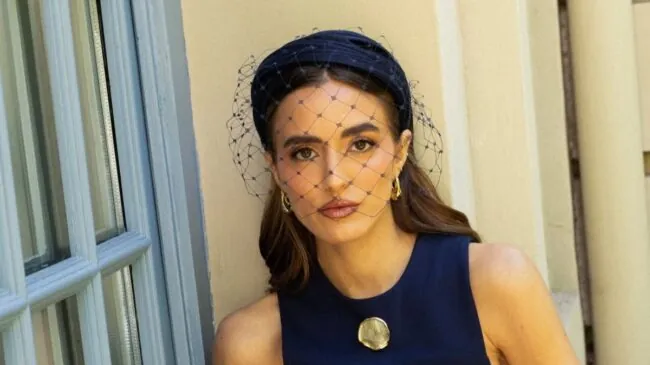 Adiós a las diademas: el complemento de invitada de boda de Zara imprescindible para esta primavera