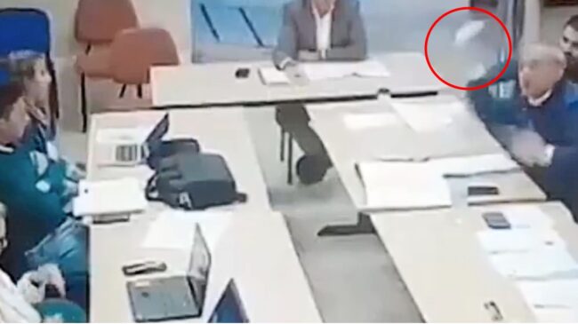 Dimite un concejal del PSOE en Aranjuez por tirarle una taza de café a otro de Vox