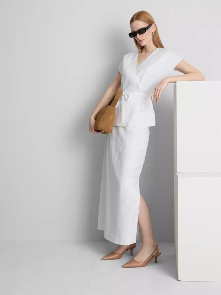 Conjunto de lino blanco. (PVPs: top 26€ y falda 28€)