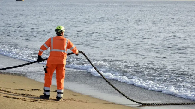 La CNMC eleva a 332 millones la inversión del cable eléctrico entre Ceuta y Algeciras