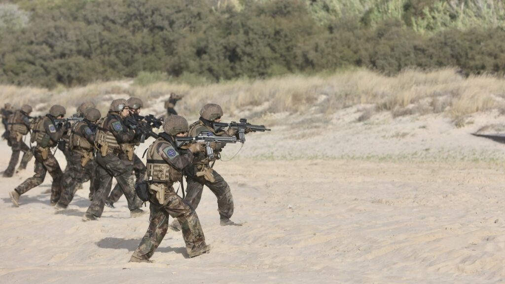Demostración del ejercicio MILEX-23, en una playa de la Base Naval de Rota