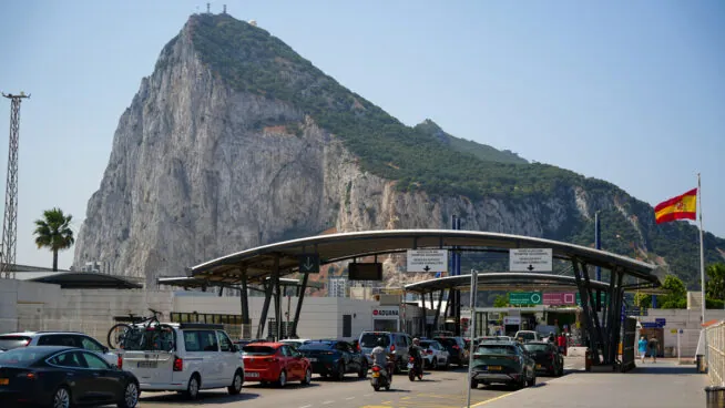Hacienda plantea sacar a Gibraltar, Dominica y Barbados de la lista de paraísos fiscales