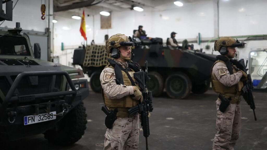 Militares que participan en las maniobras multinacionales de la Alianza Atlántica