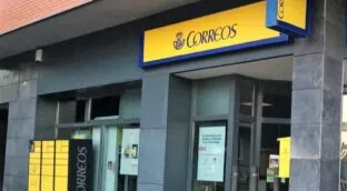 Correos sale de pérdidas tras 10 años gracias al 'dopaje' de 400 millones de la SEPI