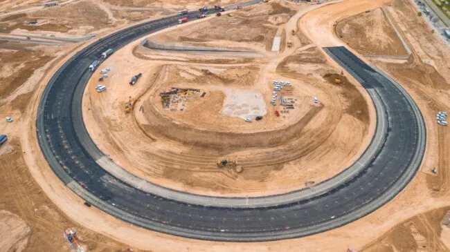 La 'Monumental' curva del circuito de Madring empieza a mostrar su aspecto final