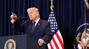 Trump activa el 'modo Huawei' contra la IA de Google y Amazon: activan la Primera Enmienda