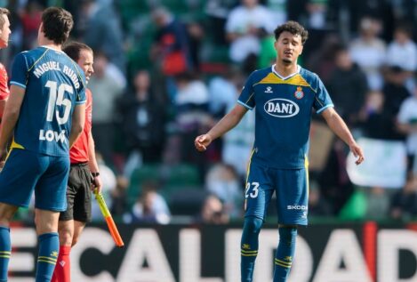 El Hilali denuncia un ataque de Rafa Mir durante el Elche-Espanyol: «Viniste en patera»