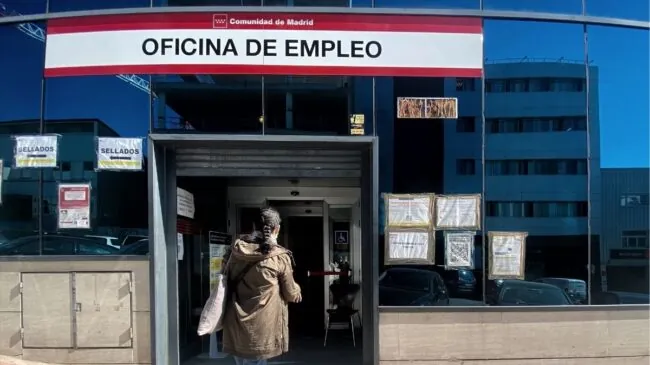 El paro subió en 3.584 personas en febrero, su mayor alza en este mes desde 2021