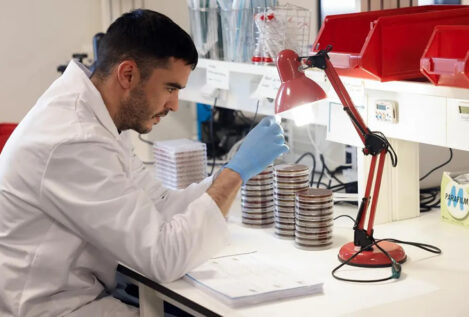 Madrid inicia un ensayo clínico con un fármaco pionero para detener el avance de la ELA