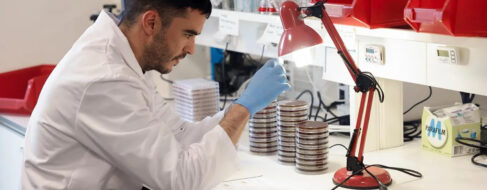 Madrid inicia un ensayo clínico con un fármaco pionero para detener el avance de la ELA