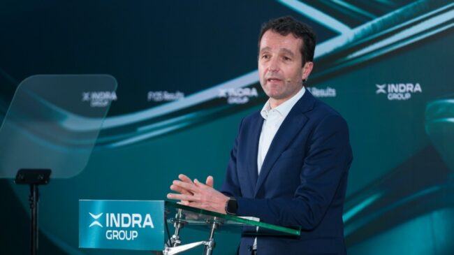 Escribano gana el pulso a Sánchez y seguirá en la presidencia de Indra