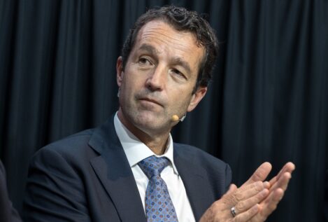 Prisa premia a Escribano como 'Ejecutivo del Ibex' mientras Sánchez busca su salida de Indra