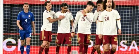 Oyarzabal brilla con un doblete ante Serbia en el estreno de la nueva 'piel' de España