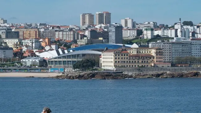 La Coruña renuncia a ser sede del Mundial de 2030 y acuerda con Abanca reformar Riazor