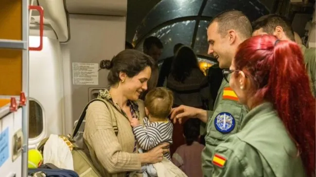 Aterriza en España un tercer avión militar con 251 evacuados de Oriente Próximo