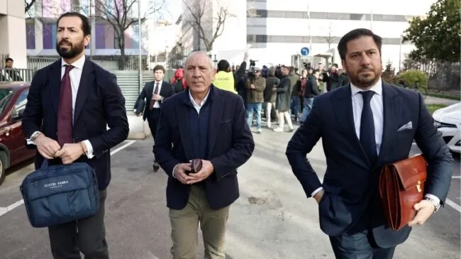 El exDAO entra «tranquilo» a los juzgados para declarar por presunta agresión sexual