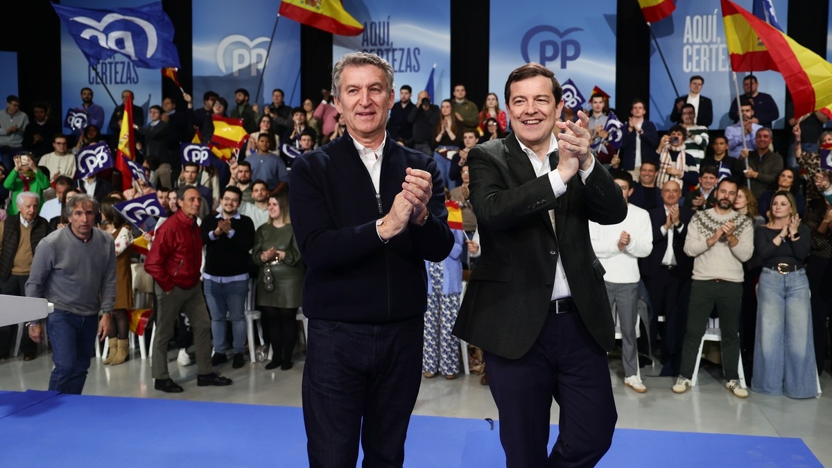 Feijóo reclama un Gobierno «libre» para Mañueco y acusa a Vox de querer «bloquear»