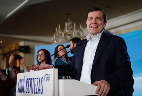 Mañueco prefiere gobernar en solitario y recuerda a Vox el «buen pacto» de 2022