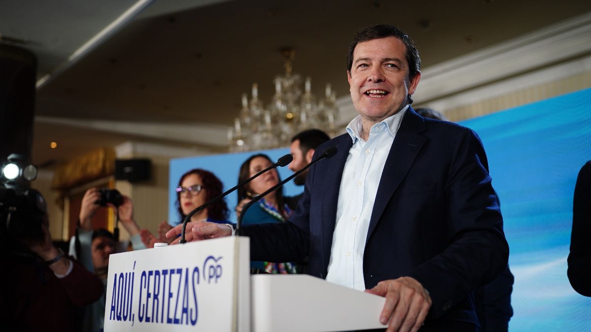 Mañueco prefiere gobernar en solitario y recuerda a Vox el «buen pacto» de 2022