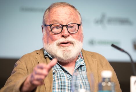 Fernando Savater (78), filósofo: «La felicidad es un ideal de la imaginación; solo podemos alcanzar la alegría, que la aceptación de la vida»