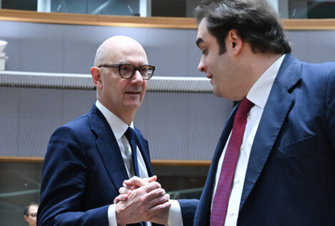 El G7 termina sin acuerdo para liberar reservas de petróleo en plena escalada de precios