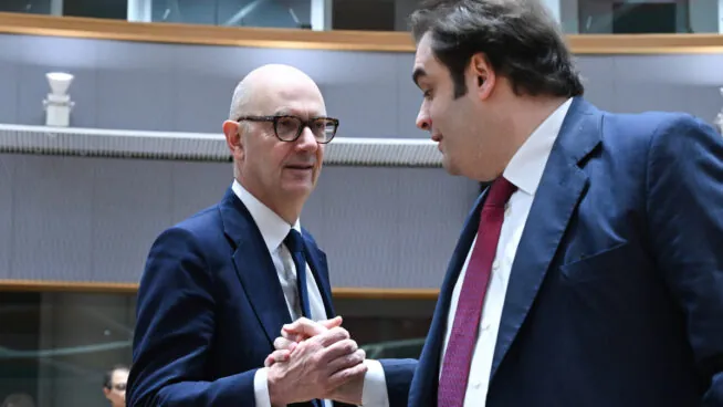 El G7 termina sin acuerdo para liberar reservas de petróleo en plena escalada de precios