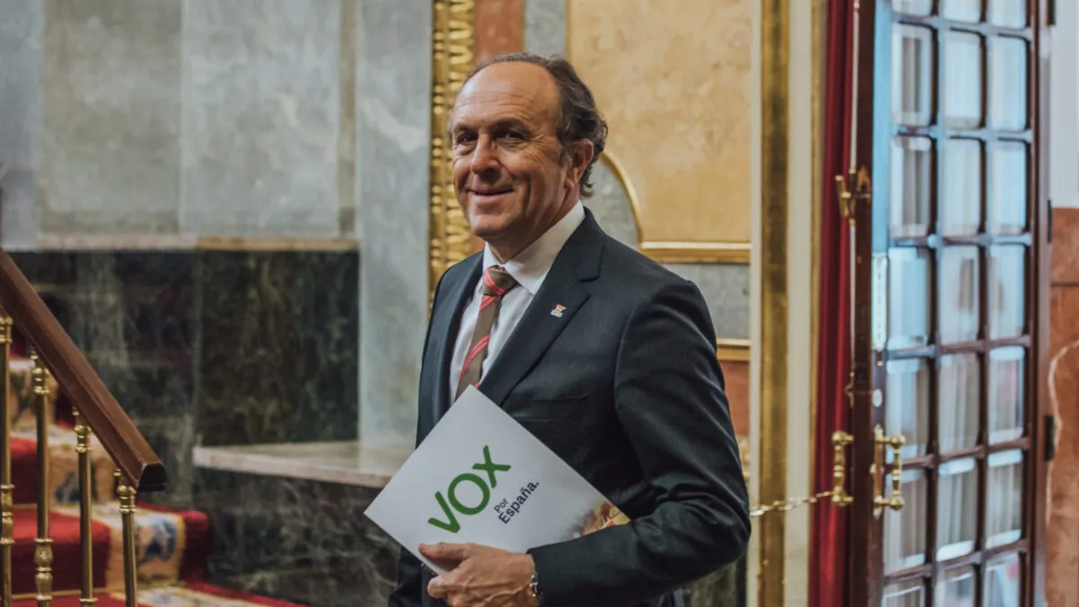 Un miembro de la cúpula de Vox coloca a su pareja en el grupo municipal que él lidera