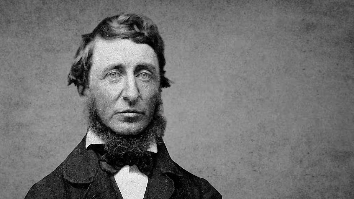 Henry David Thoreau, filósofo, ya avisó a sus 28 años: «El hombre es rico en proporción al número de cosas de las que puede prescindir»