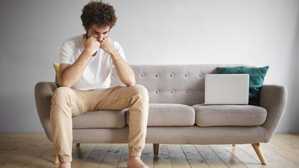 hombre-pensando-felicidad-realidad