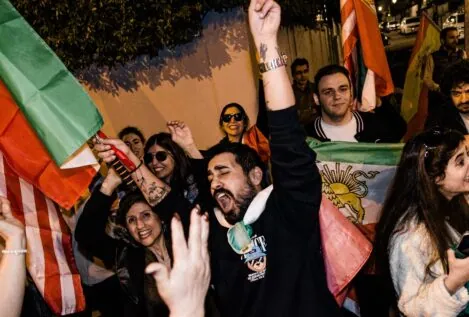 Un cura en la España rural aconseja la prensa internacional para seguir la guerra en Irán